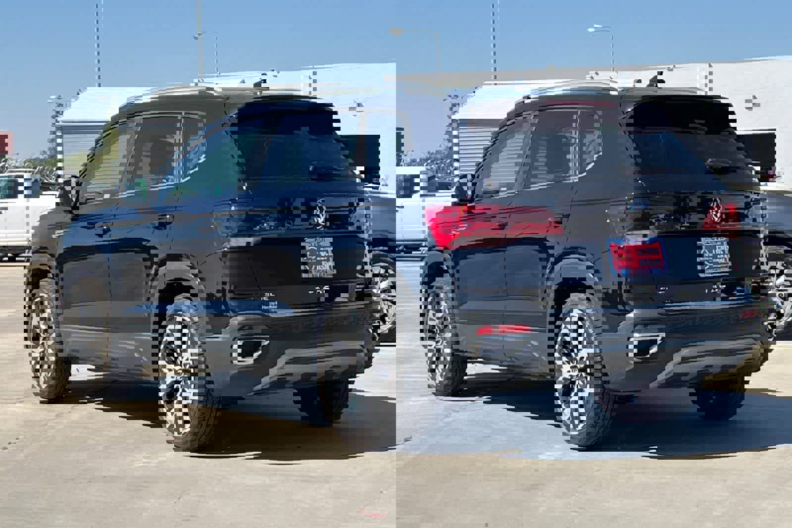 Used 2023 Volkswagen Taos SEL image 7