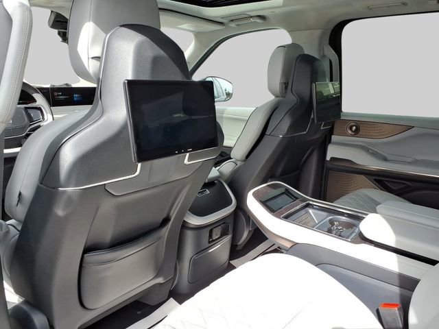 Used 2025 Lincoln Navigator L Black Label AWD/4WD image 10