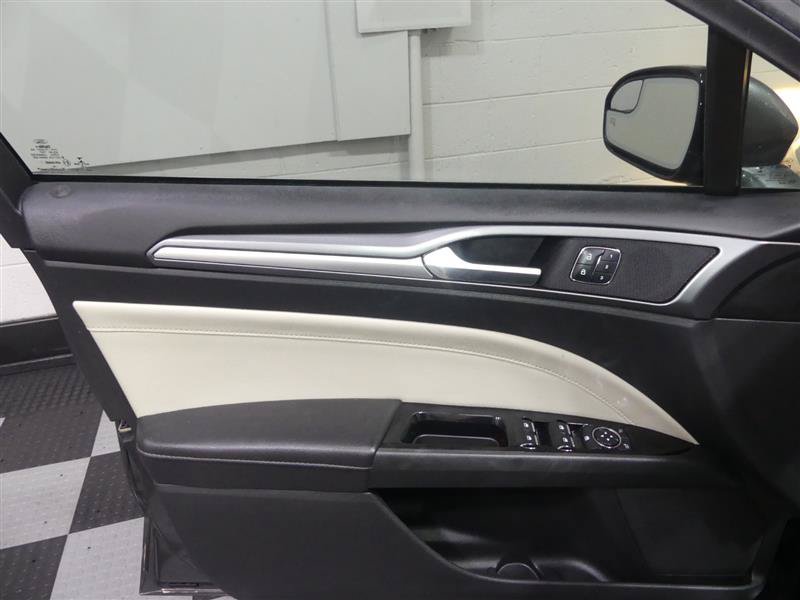 Used 2016 Ford Fusion Titanium FWD image 17