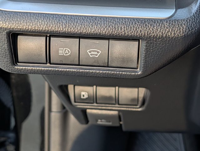 Used 2025 Toyota Prius LE FWD image 22
