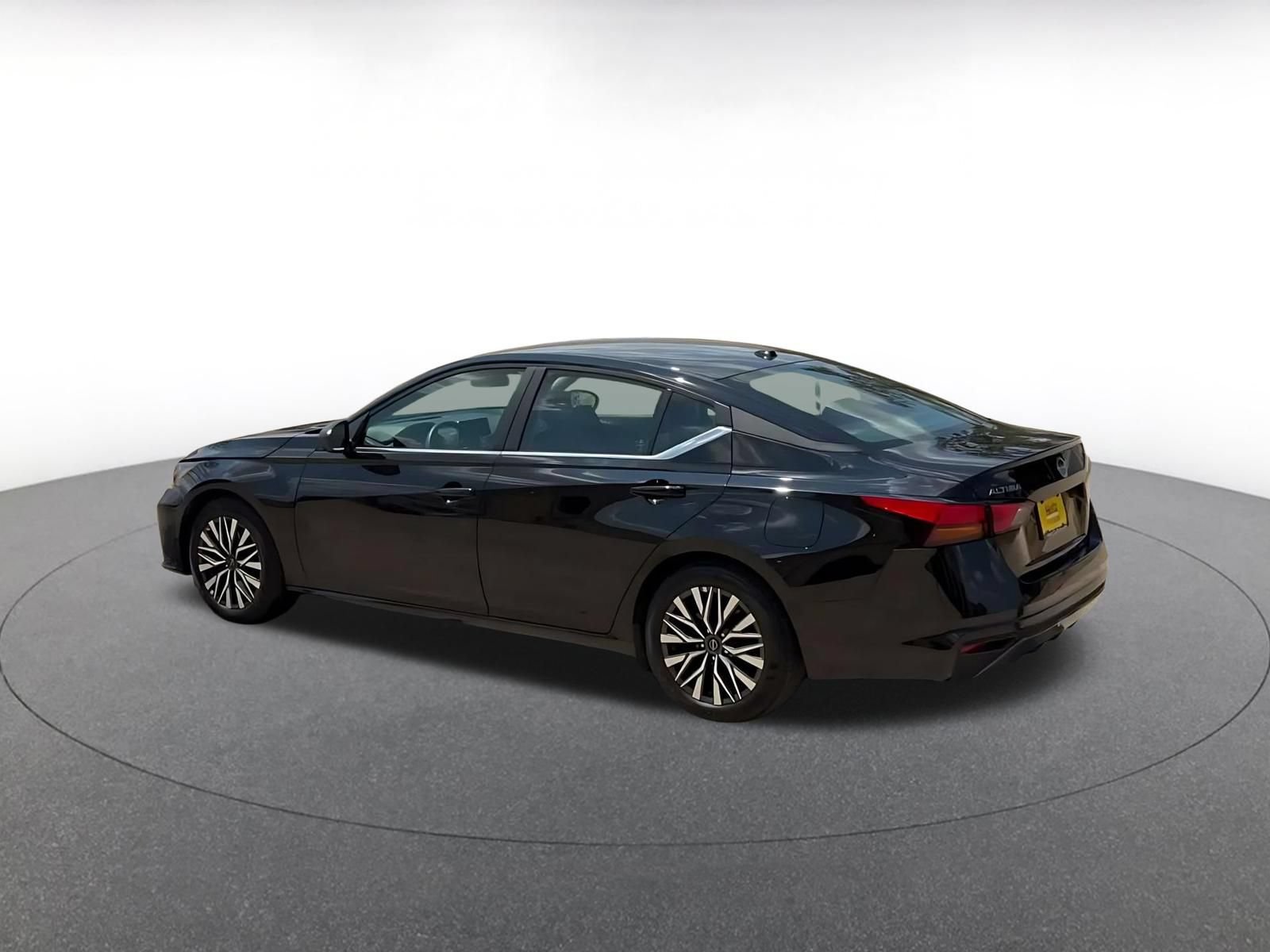 Used 2026 Nissan Altima 2.5 SV FWD image 8