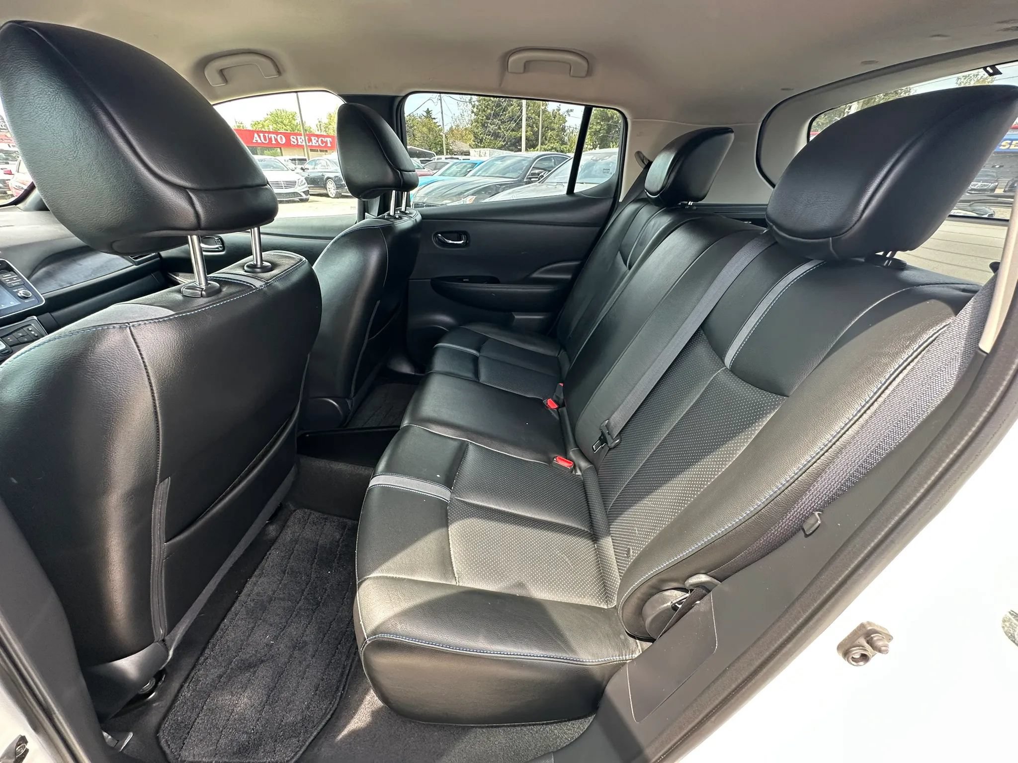 Used 2018 Nissan Leaf SL w/ SL Technology Package FWD image 17