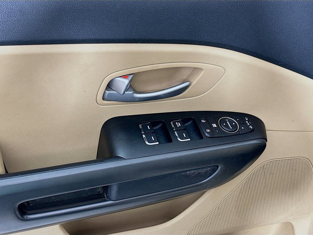 Used 2017 Kia Sedona LX w/ LX Essentials Premium Package image 21