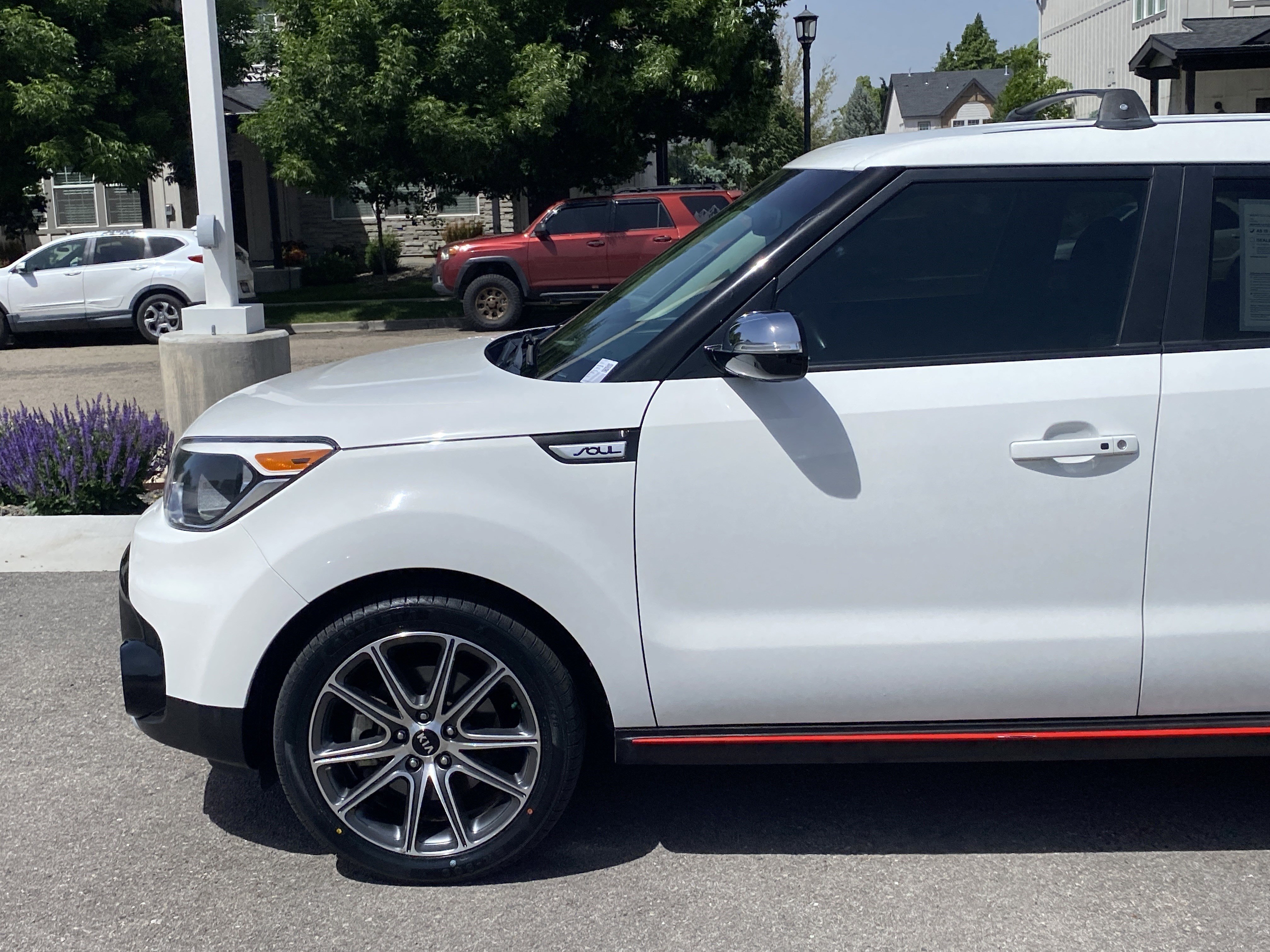 Used 2018 Kia Soul ! FWD image 2