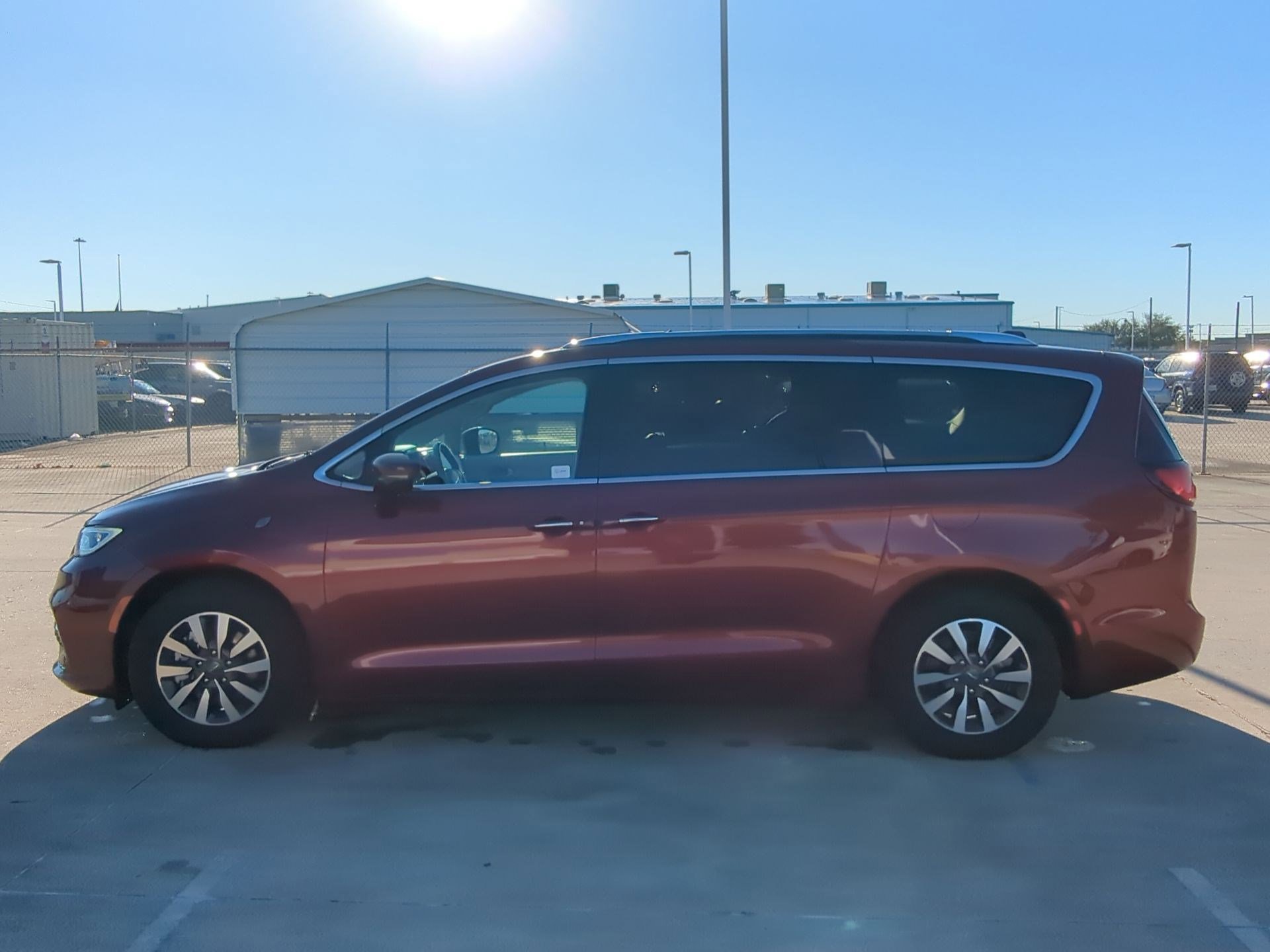 Used 2021 Chrysler Pacifica Touring-L image 7