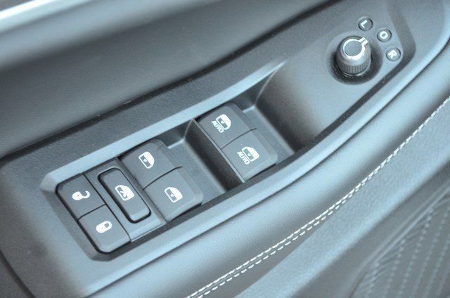 New 2025 Jeep Grand Cherokee Limited w/ Black Appearance Package image 13