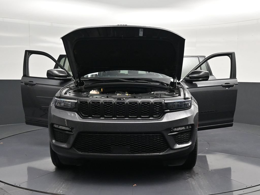 Used 2024 Jeep Grand Cherokee Limited w/ Black Appearance Package AWD/4WD image 40