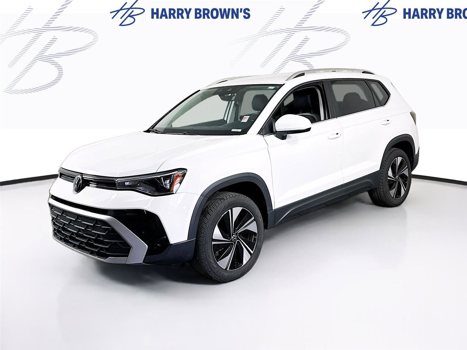 Used 2025 Volkswagen Taos SE image 1