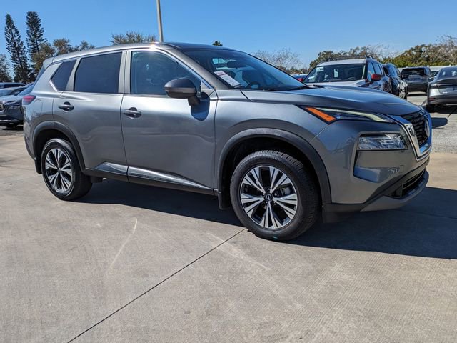 Used 2023 Nissan Rogue SV image 2