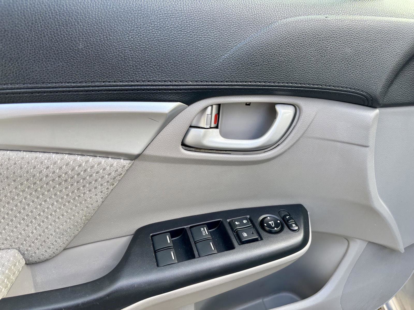 Used 2014 Honda Civic Hybrid Sedan image 14