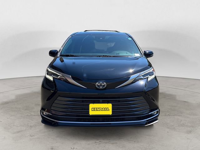 Used 2023 Toyota Sienna Platinum FWD image 8