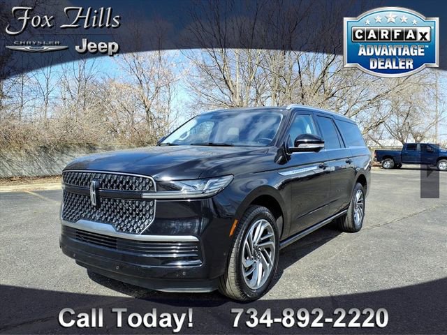 Used 2025 Lincoln Navigator L Reserve image 3