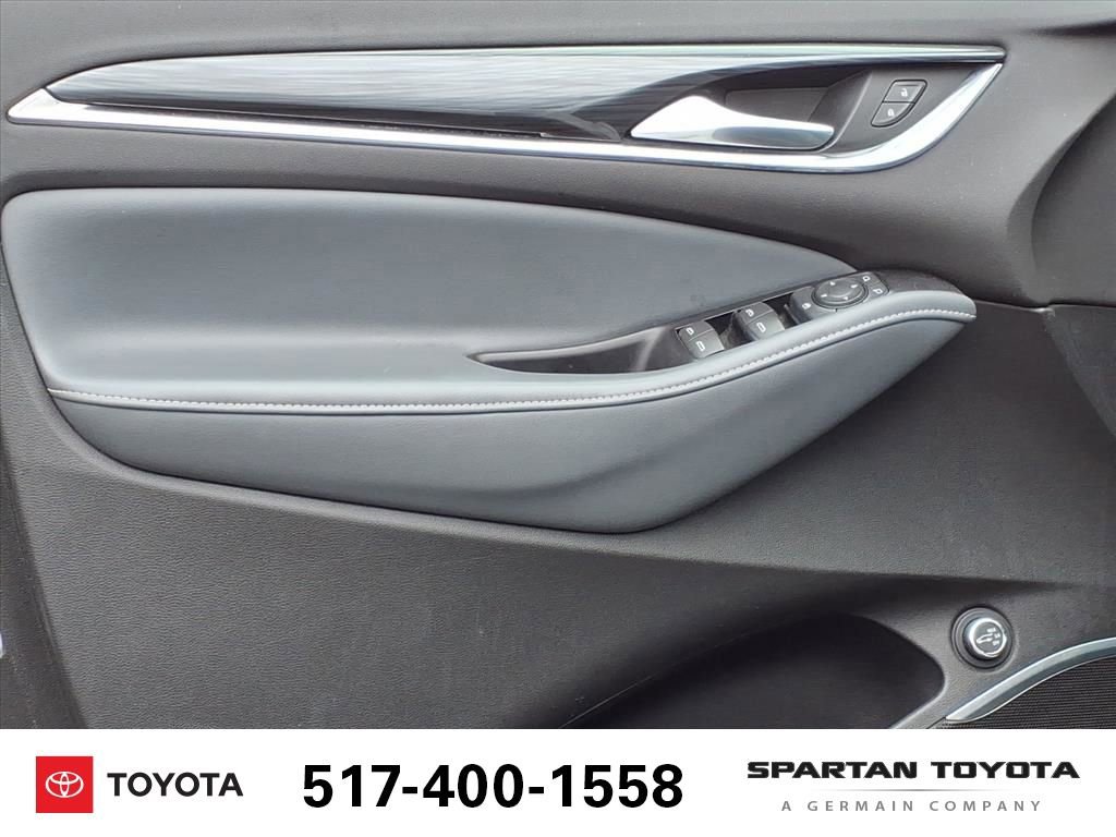 Used 2018 Buick Enclave Essence image 15