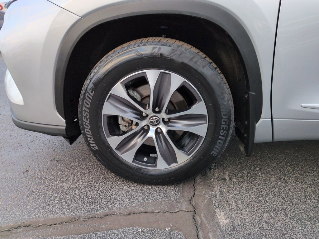 Used 2023 Toyota Highlander XLE image 27
