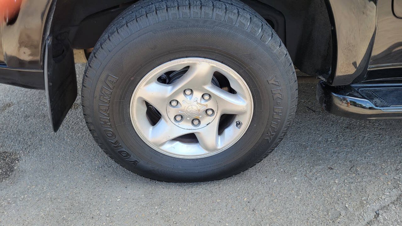 Used 2002 Toyota Sequoia SR5 w/ Preferred Pkg RWD image 27