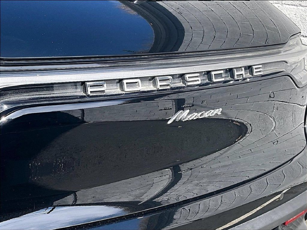 Certified 2023 Porsche Macan AWD/4WD image 13