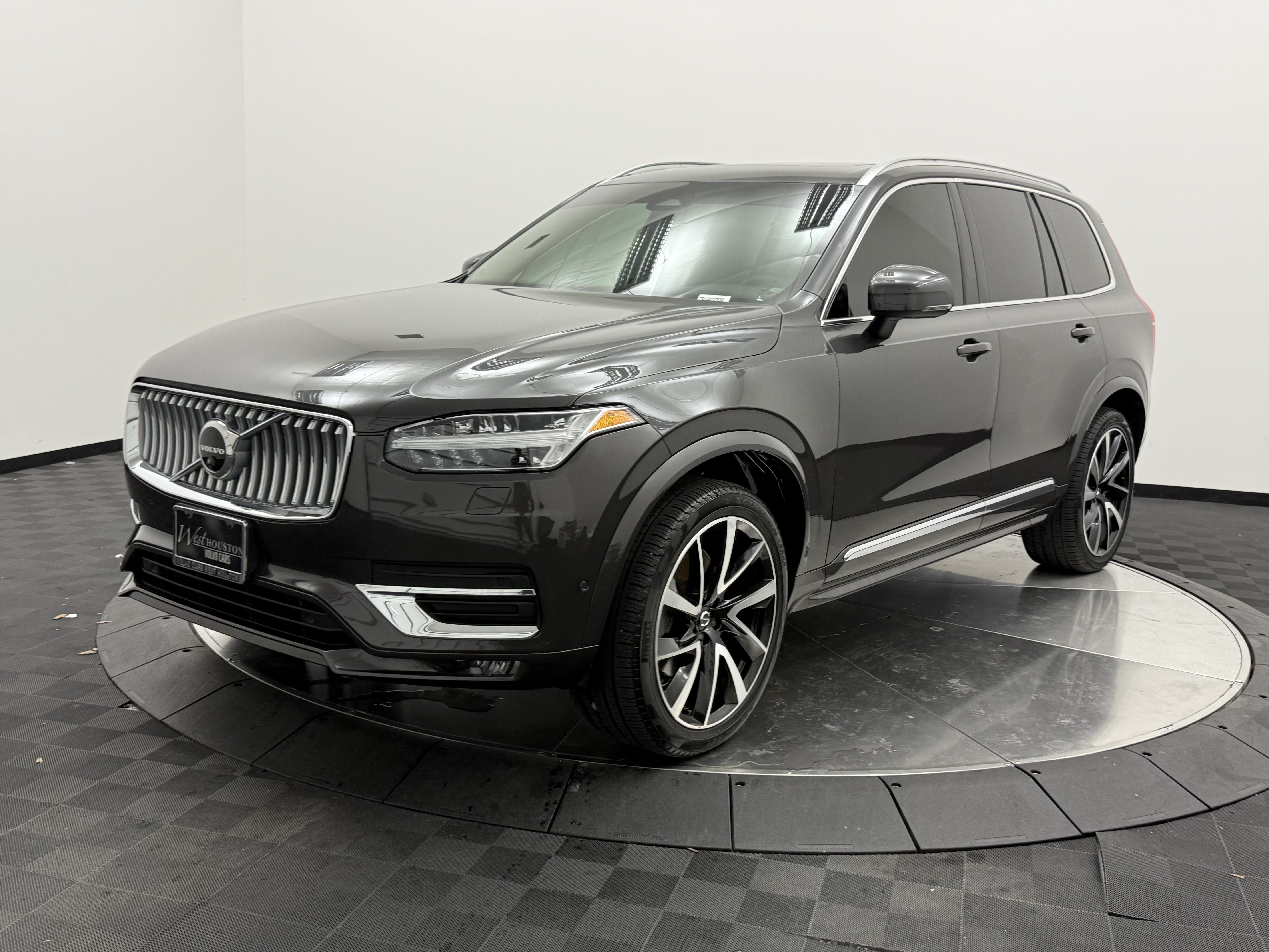 Used 2023 Volvo XC90 B6 Plus w/ Protection Package Premier AWD/4WD image 4