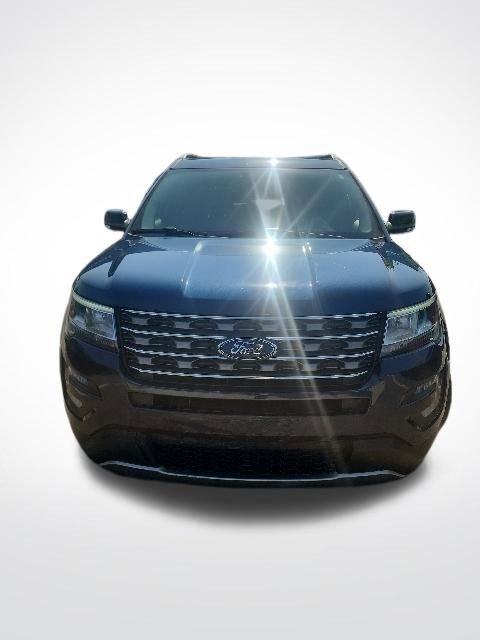 Used 2017 Ford Explorer XLT FWD image 4