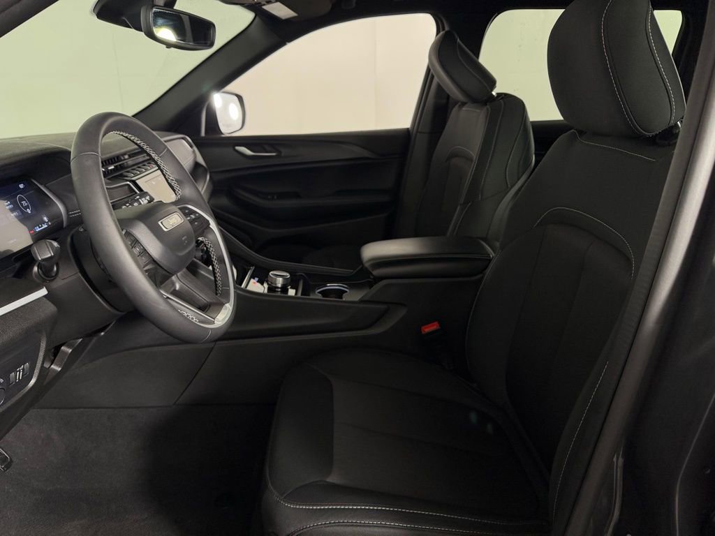 Certified 2024 Jeep Grand Cherokee Laredo image 19