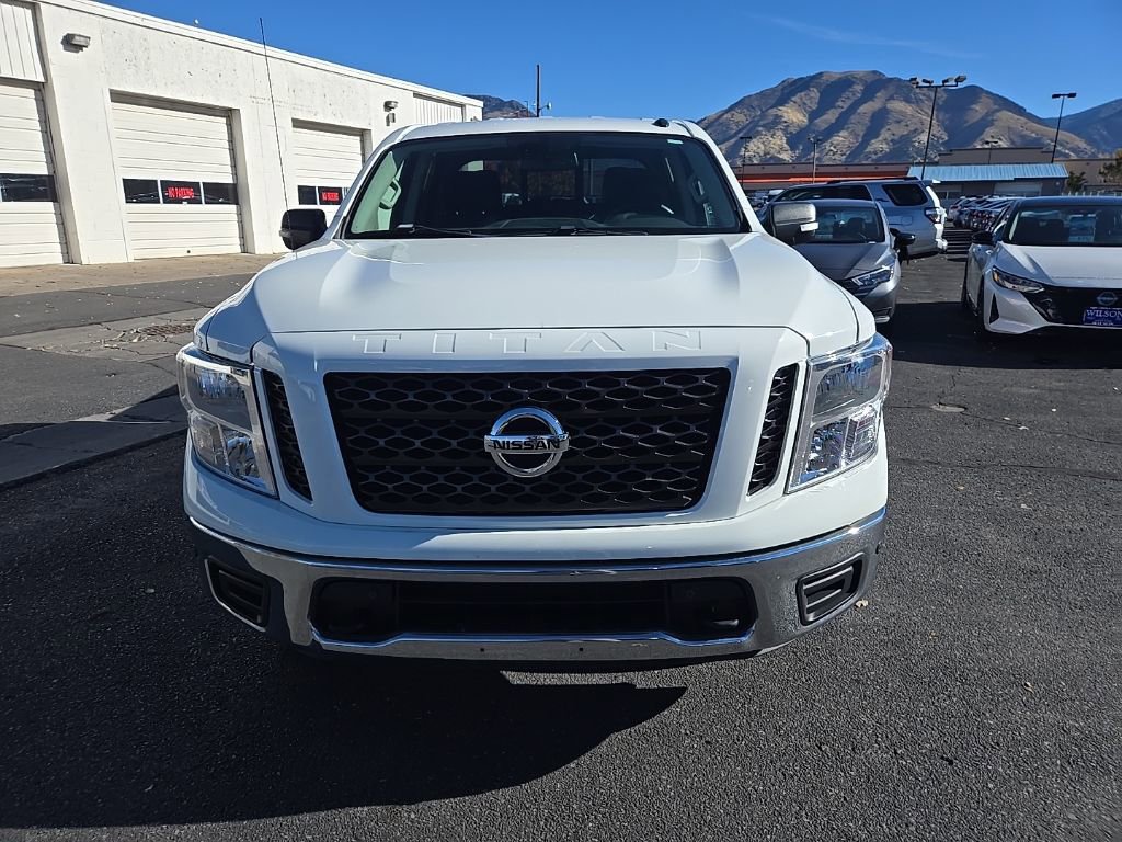 Used 2019 Nissan Titan SV w/ SV Convenience Package image 2