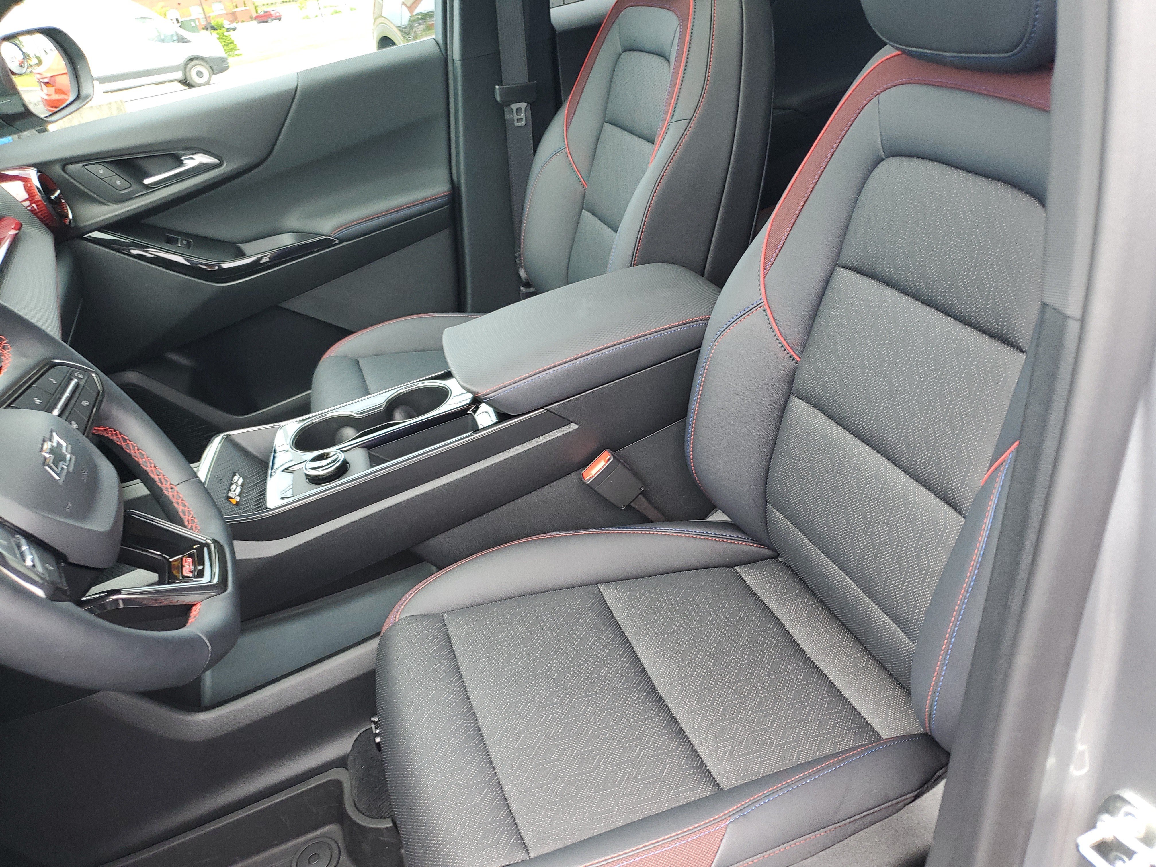 Used 2026 Chevrolet Equinox RS w/ LPO, Floor Liner Package AWD/4WD image 17