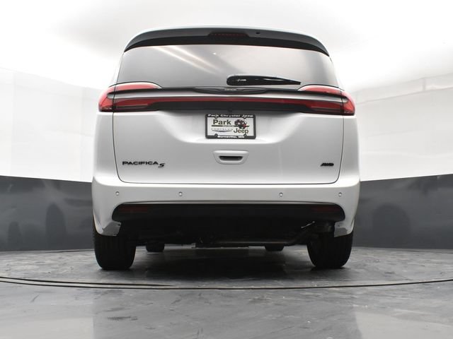 New 2026 Chrysler Pacifica Select w/ S Appearance Package AWD/4WD image 23