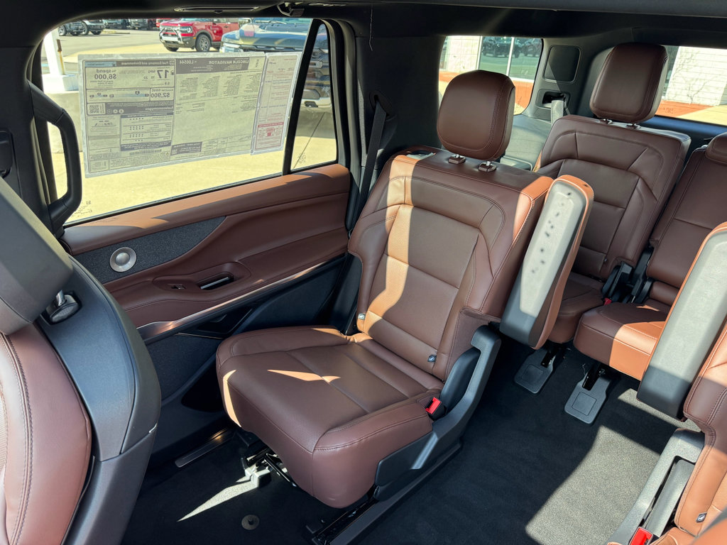 New 2026 Lincoln Navigator Reserve AWD/4WD image 32