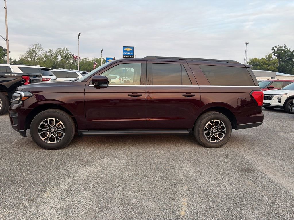 Used 2024 Ford Expedition Max XLT RWD image 2