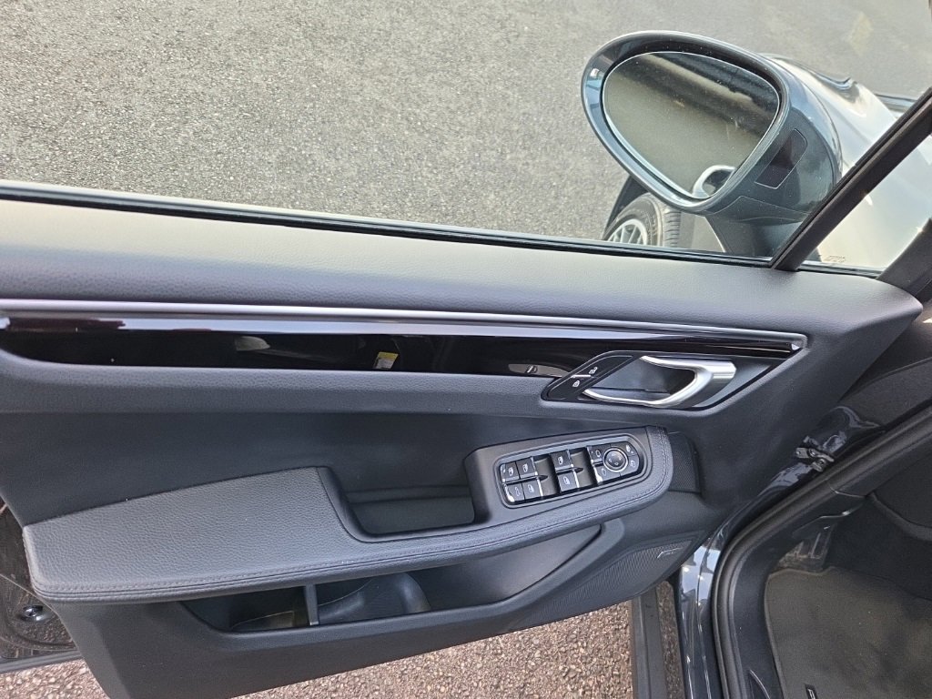 Used 2020 Porsche Macan image 11