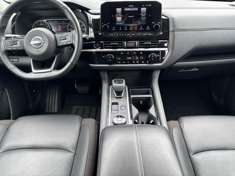 Used 2025 Nissan Pathfinder SL AWD/4WD image 14