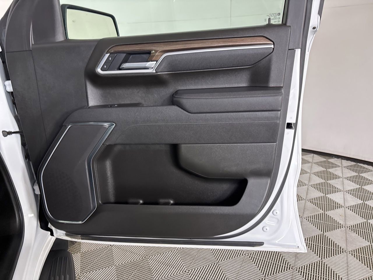 Used 2025 Chevrolet Silverado 1500 LT image 27