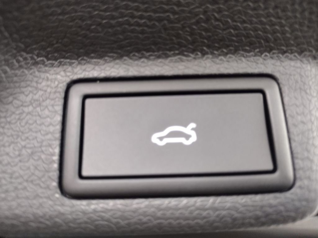 New 2025 Volkswagen ID. Buzz 1st Edition image 23