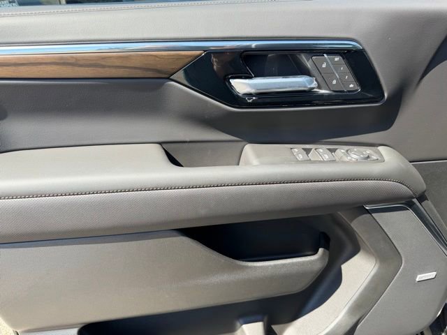 New 2026 Chevrolet Suburban High Country image 12