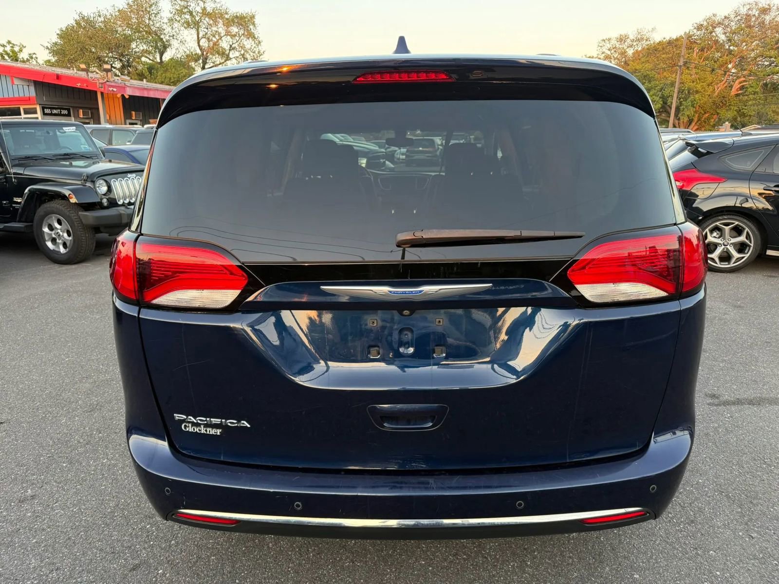 Used 2018 Chrysler Pacifica Touring-L Plus FWD image 6