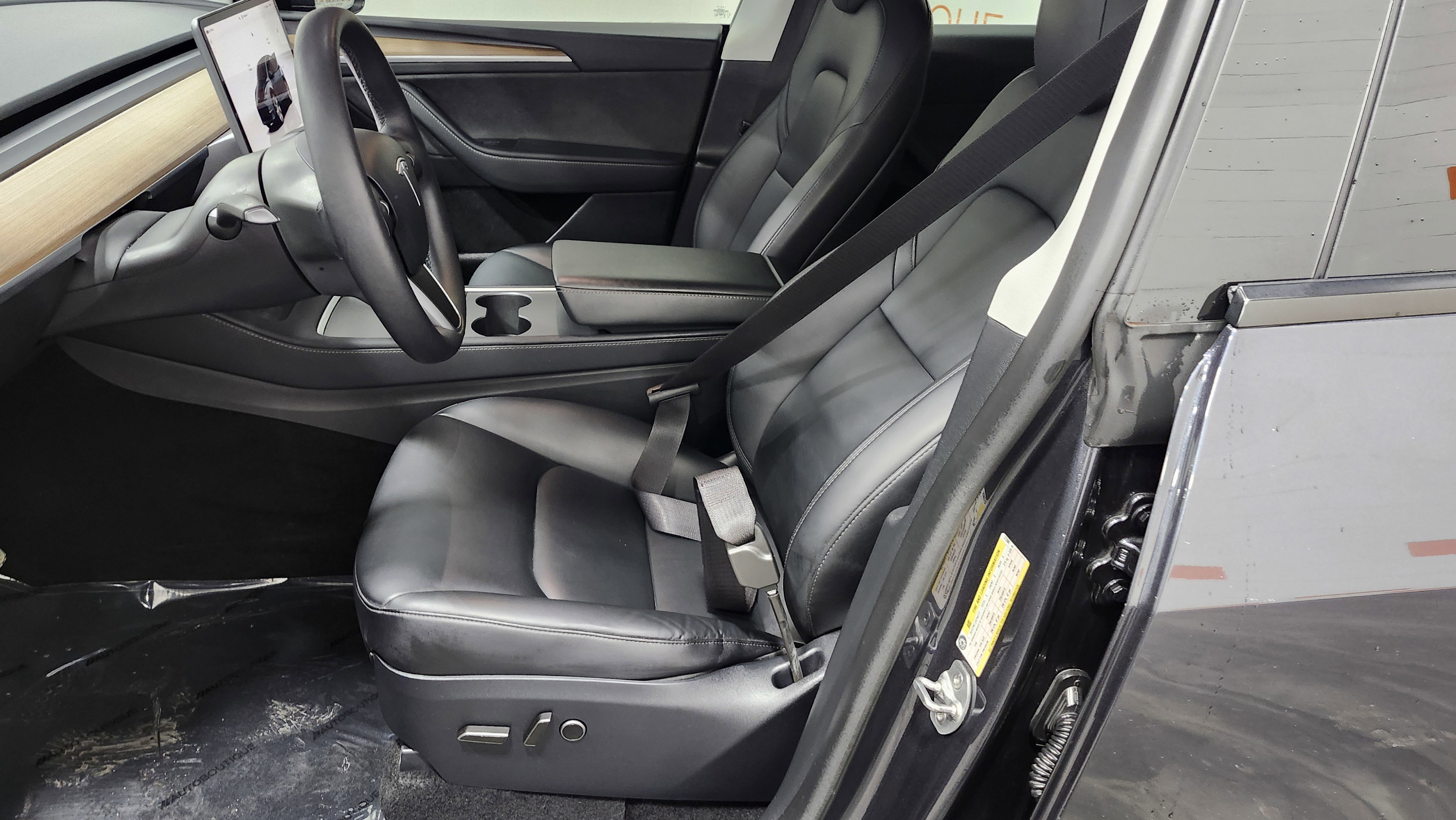 Used 2024 Tesla Model Y Long Range image 25