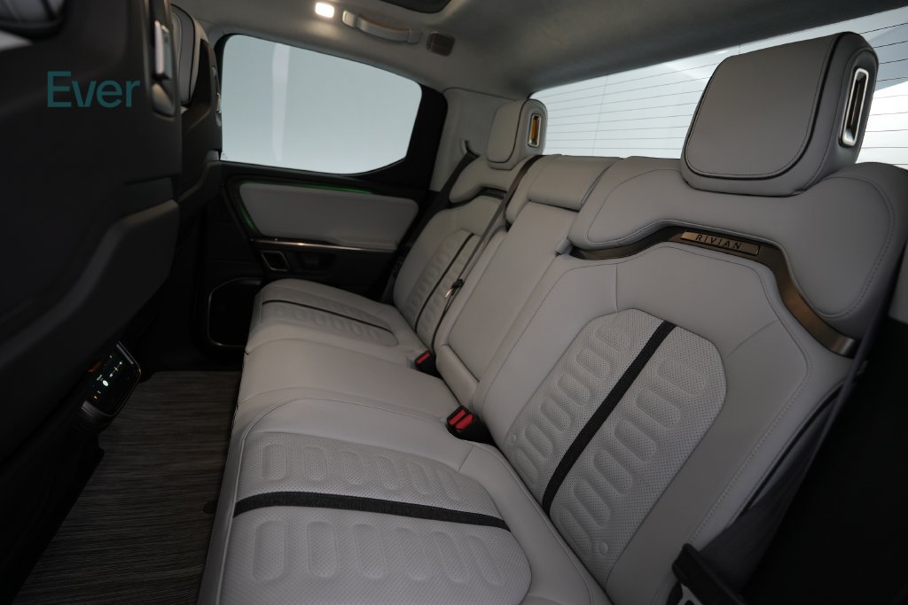Used 2023 Rivian R1T Adventure Dual AWD/4WD image 25