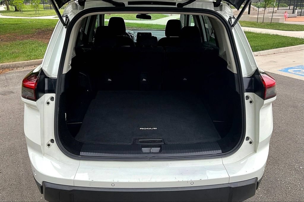 Used 2024 Nissan Rogue S FWD image 7