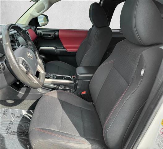 Used 2017 Toyota Tacoma SR5 w/ SR5 Appearance Package (SM) RWD image 10