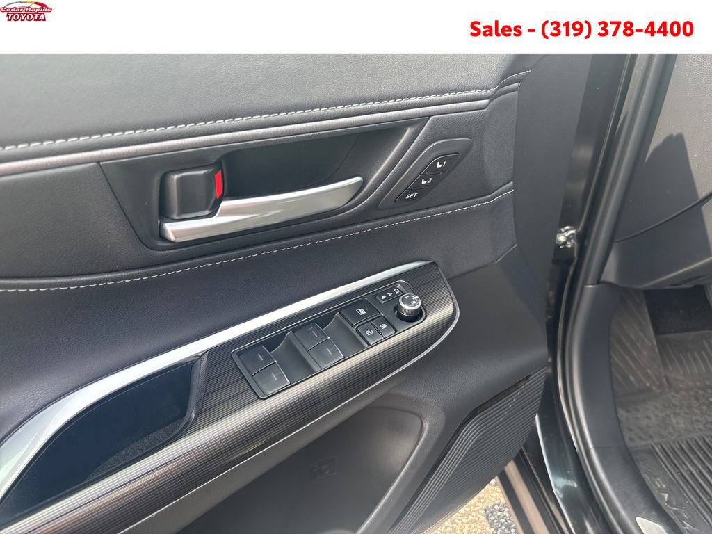 Certified 2022 Toyota Venza XLE AWD/4WD image 12