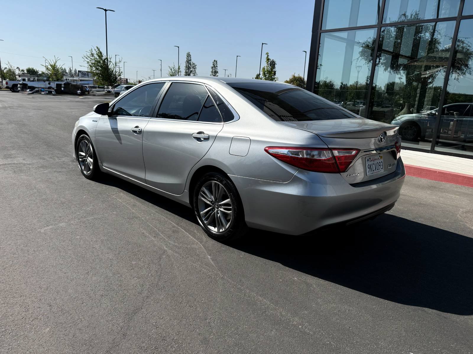 Used 2015 Toyota Camry SE FWD image 9