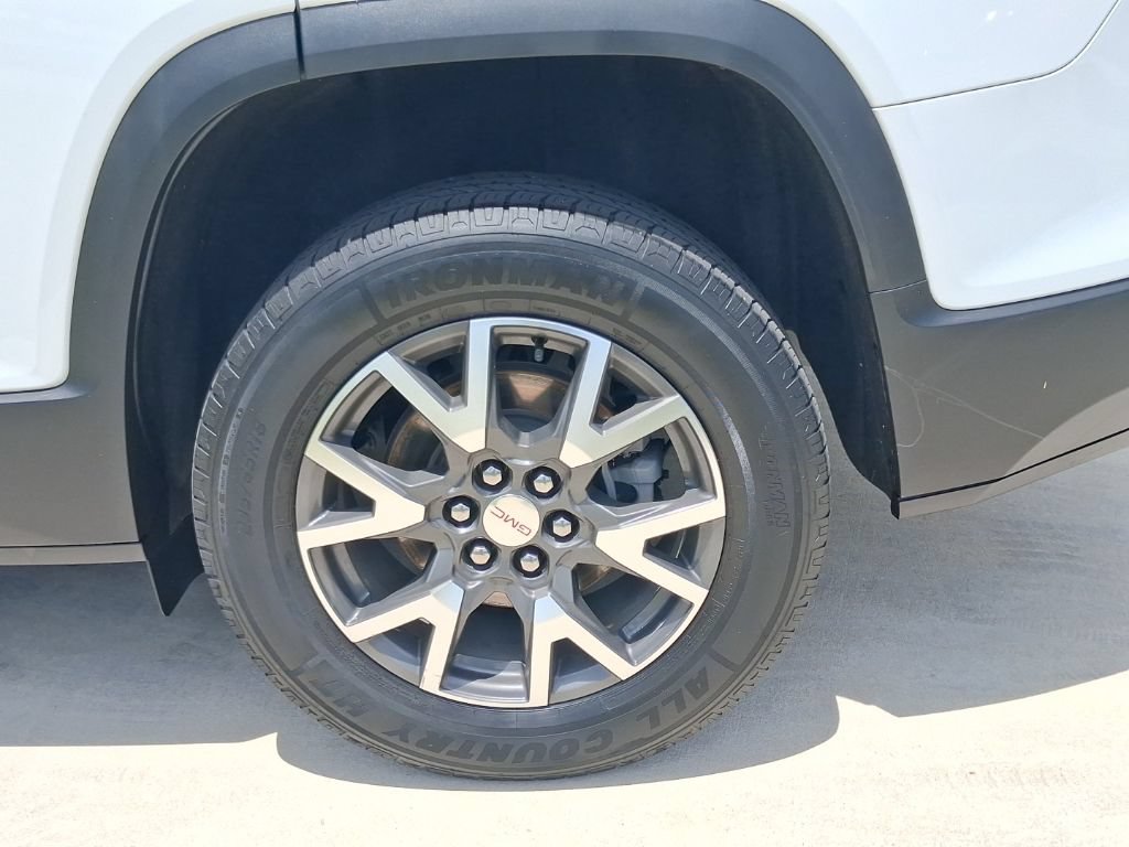 Used 2021 GMC Acadia SLE w/ Driver Convenience Package FWD image 4