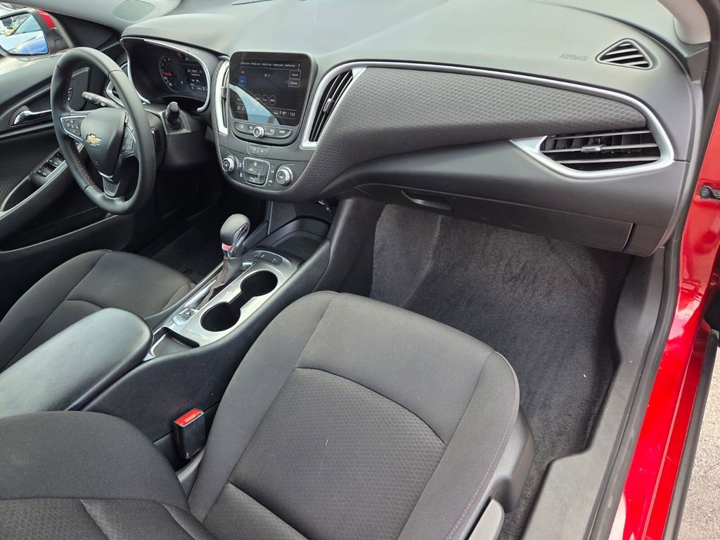 Used 2024 Chevrolet Malibu RS FWD image 17