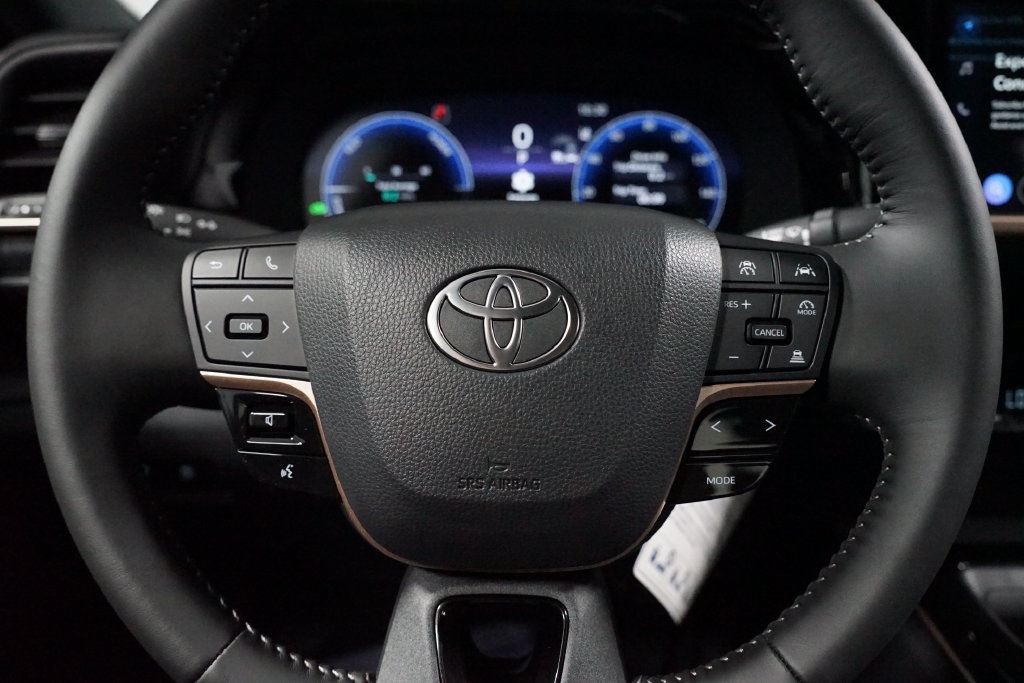 New 2027 Toyota Crown AWD/4WD image 12