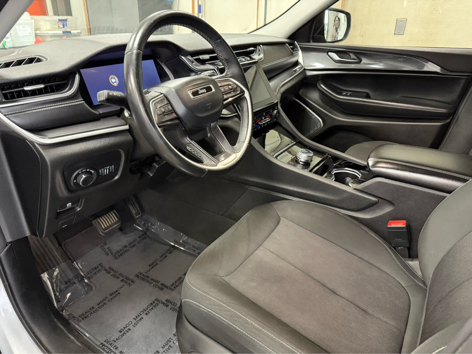 Used 2022 Jeep Grand Cherokee L Laredo w/ Luxury Tech Group I AWD/4WD image 13