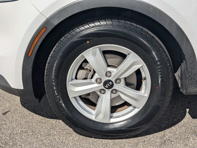 Used 2021 Kia Sorento LX FWD image 11