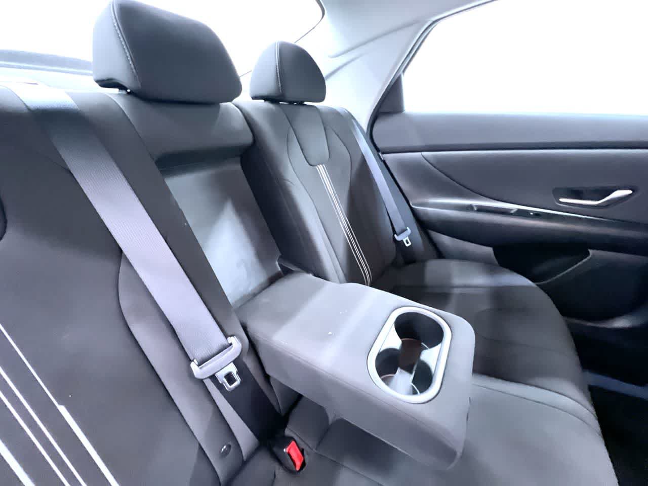 Used 2025 Hyundai Elantra SEL FWD image 41