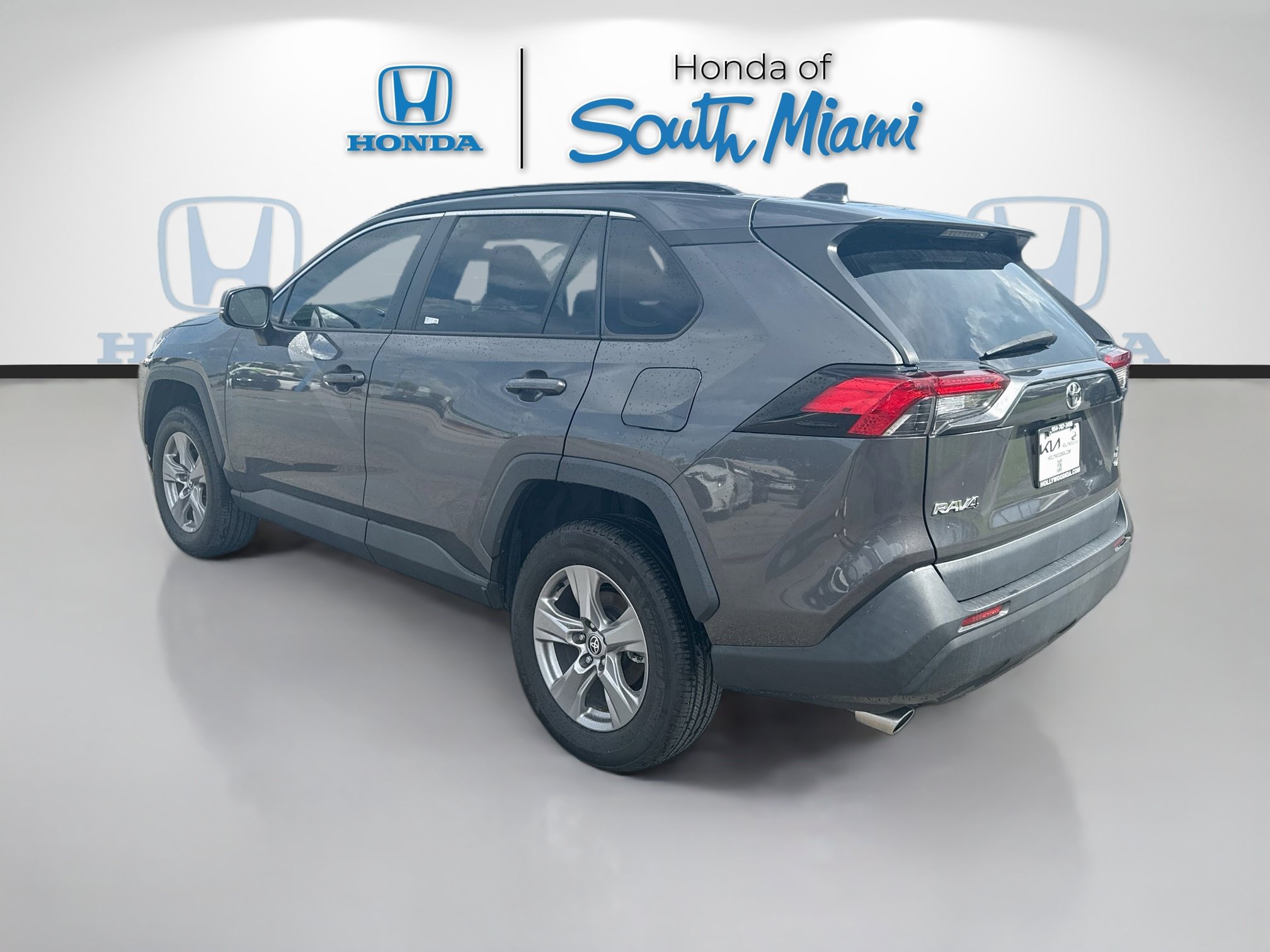 Used 2023 Toyota RAV4 XLE AWD/4WD image 5