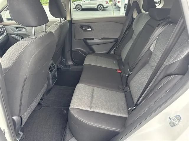 Used 2023 Nissan Rogue SV FWD image 15