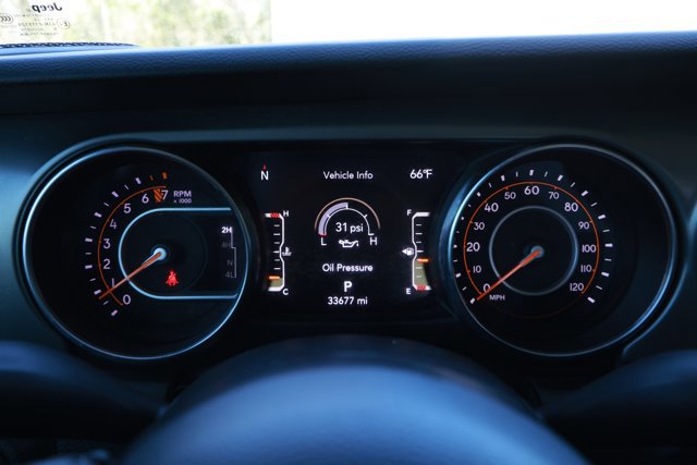 Used 2023 Jeep Gladiator Willys AWD/4WD image 12