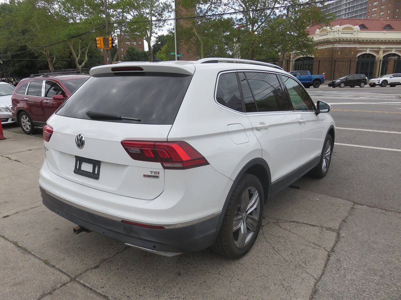 Used 2018 Volkswagen Tiguan SEL Premium AWD/4WD image 4